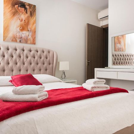Mesogios House Suites Larnaca Bagian luar foto