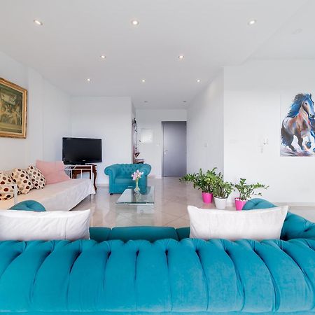 Mesogios House Suites Larnaca Bagian luar foto