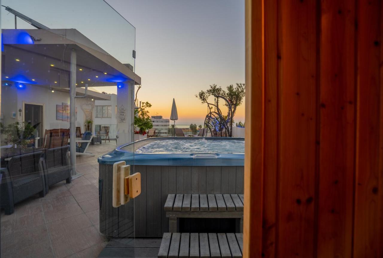 Mesogios House Suites Larnaca Bagian luar foto