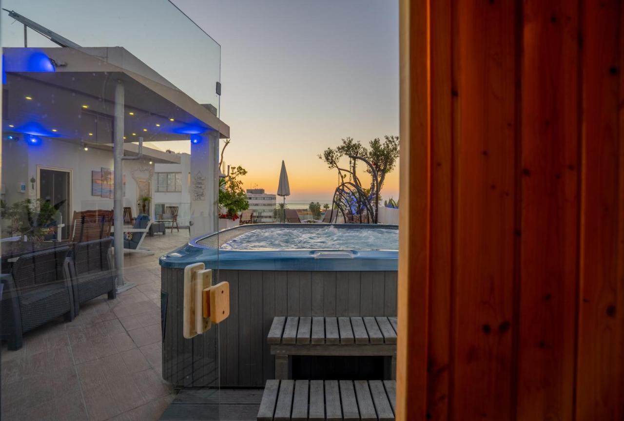 Mesogios House Suites Larnaca Bagian luar foto